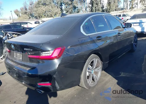 2022 BMW 3 Series 330E z USA, uszkodzony, nr VIN 3MW5P7J08N8C25611